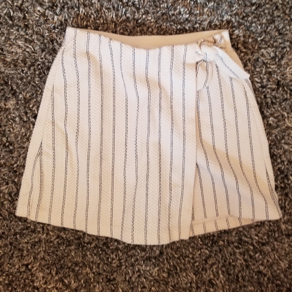 Zara Other - Used black and white stripes skort